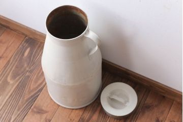 昭和レトロ 古いアイアンのペイントミルク缶(牛乳缶)