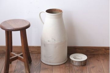 昭和レトロ 古いアイアンのペイントミルク缶(牛乳缶)