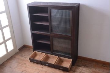 アンティーク家具　和製アンティーク　モールガラス入り引き戸付き!モダンな縦型収納棚