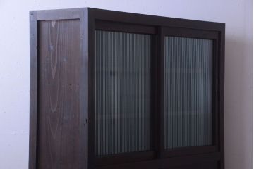 アンティーク家具　和製アンティーク　モールガラス入り引き戸付き!モダンな縦型収納棚