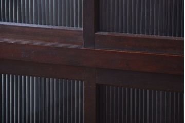 アンティーク家具　和製アンティーク　モールガラス入り引き戸付き!モダンな縦型収納棚