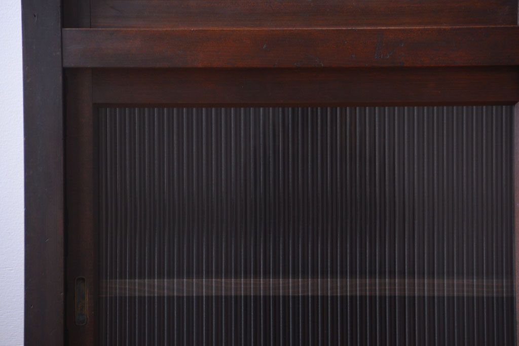 アンティーク家具　和製アンティーク　モールガラス入り引き戸付き!モダンな縦型収納棚