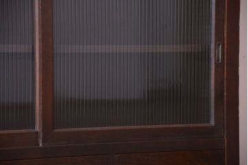 アンティーク家具　和製アンティーク　モールガラス入り引き戸付き!モダンな縦型収納棚