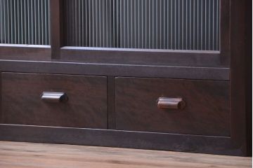 アンティーク家具　和製アンティーク　モールガラス入り引き戸付き!モダンな縦型収納棚