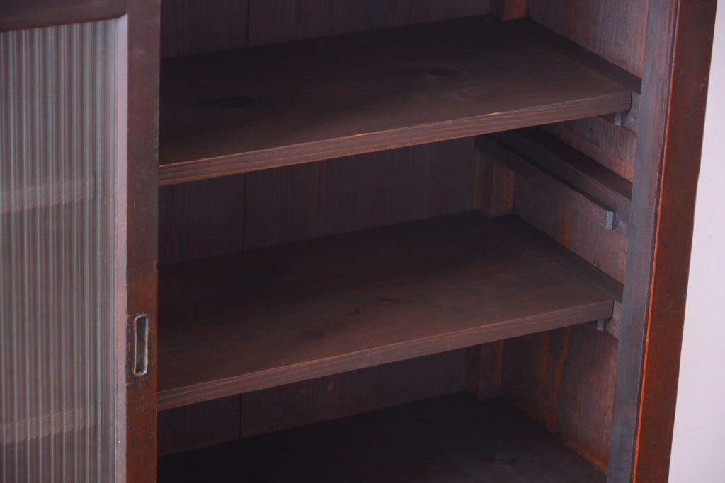 アンティーク家具　和製アンティーク　モールガラス入り引き戸付き!モダンな縦型収納棚