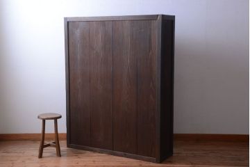 アンティーク家具　和製アンティーク　モールガラス入り引き戸付き!モダンな縦型収納棚