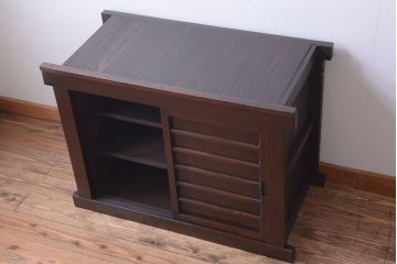 アンティーク家具　古民具・骨董　横桟引き戸の小さな三尺水屋箪笥サイドボード(テレビボード)