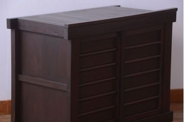 アンティーク家具　古民具・骨董　横桟引き戸の小さな三尺水屋箪笥サイドボード(テレビボード)