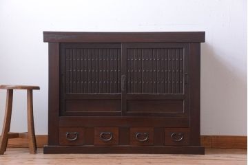 アンティーク家具　古民具・骨董　4杯引き出し付き!縦桟引き戸の水屋箪笥サイドボード(テレビボード)