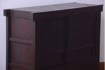 アンティーク家具　古民具・骨董　4杯引き出し付き!縦桟引き戸の水屋箪笥サイドボード(テレビボード)