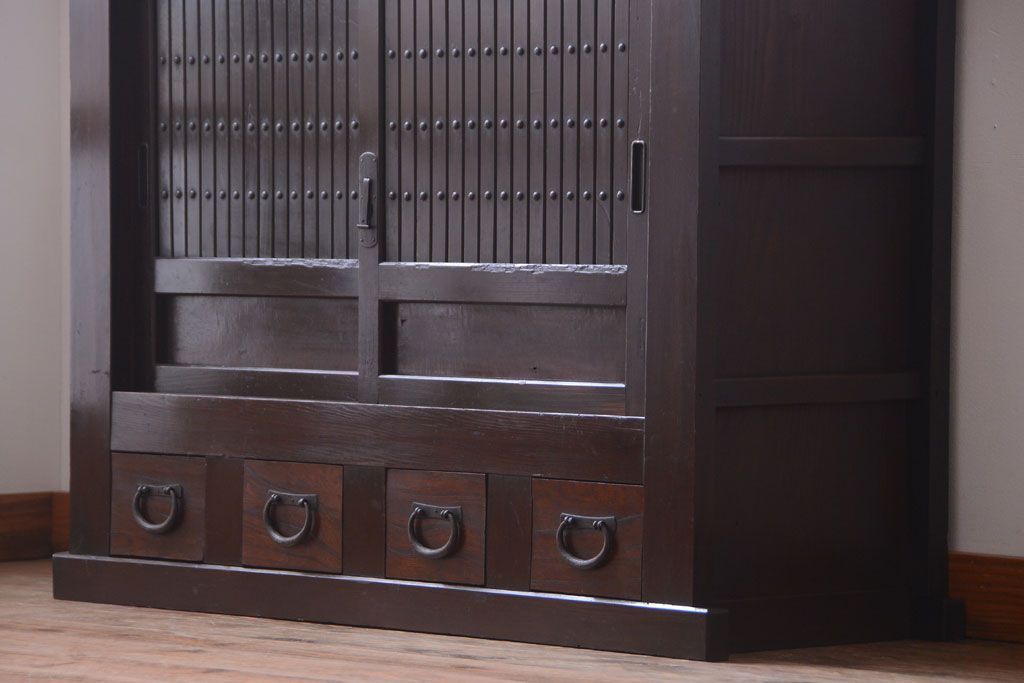 アンティーク家具　古民具・骨董　4杯引き出し付き!縦桟引き戸の水屋箪笥サイドボード(テレビボード)