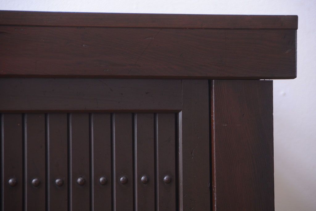 アンティーク家具　古民具・骨董　4杯引き出し付き!縦桟引き戸の水屋箪笥サイドボード(テレビボード)