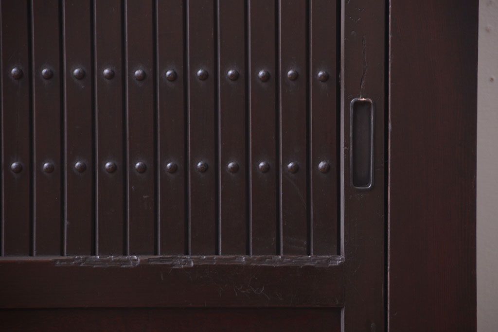 アンティーク家具　古民具・骨董　4杯引き出し付き!縦桟引き戸の水屋箪笥サイドボード(テレビボード)