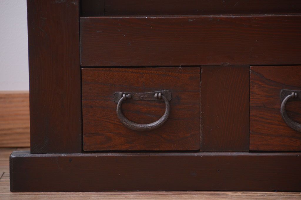 アンティーク家具　古民具・骨董　4杯引き出し付き!縦桟引き戸の水屋箪笥サイドボード(テレビボード)