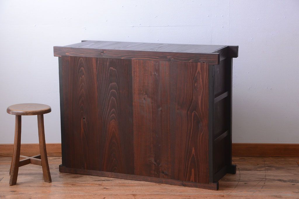 アンティーク家具　古民具・骨董　4杯引き出し付き!縦桟引き戸の水屋箪笥サイドボード(テレビボード)