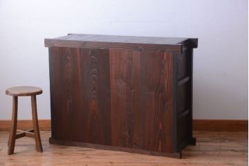 アンティーク家具　古民具・骨董　4杯引き出し付き!縦桟引き戸の水屋箪笥サイドボード(テレビボード)
