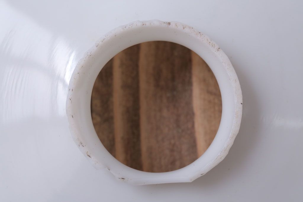 昭和レトロ　シンプルな白いガラスの平笠天井照明2個セット(1)