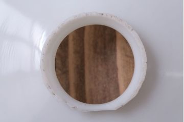 昭和レトロ　シンプルな白いガラスの平笠天井照明2個セット(1)