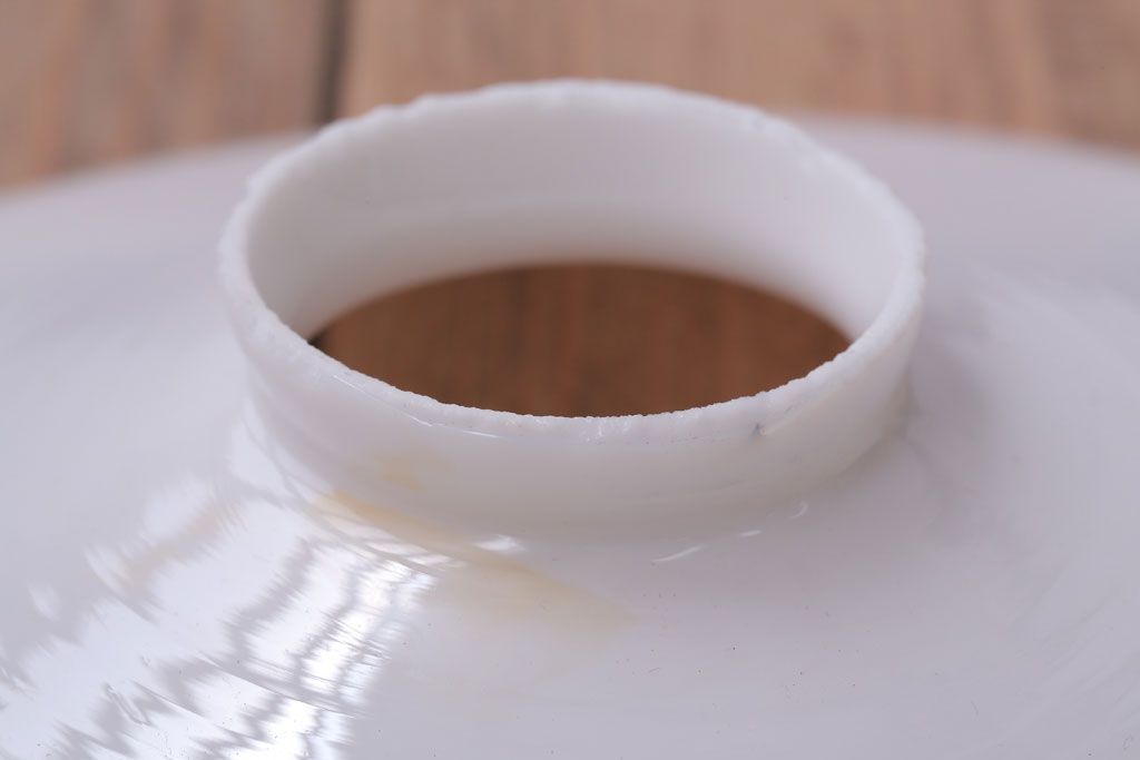 昭和レトロ　シンプルな白いガラスの平笠天井照明2個セット(1)