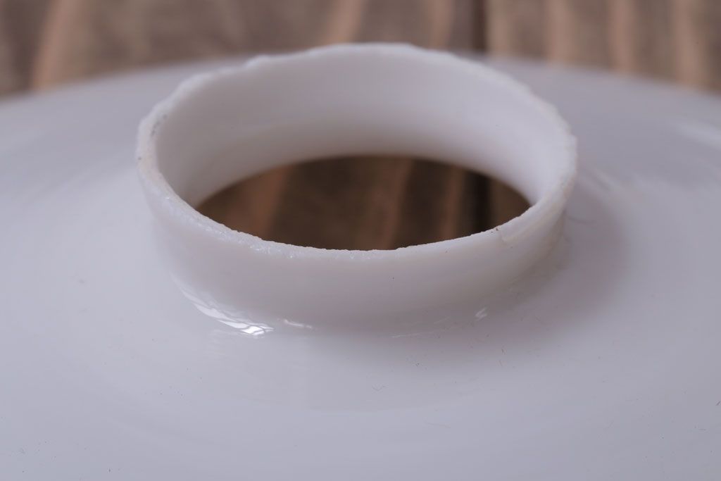 昭和レトロ　シンプルな白いガラスの平笠天井照明2個セット(2)