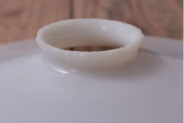 昭和レトロ　シンプルな白いガラスの平笠天井照明2個セット(2)