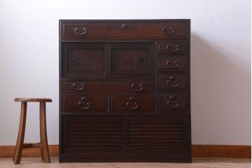 アンティーク家具　古民具・骨董　かくし付き　前面桑材のアンティーク横桟引き戸帳場箪笥