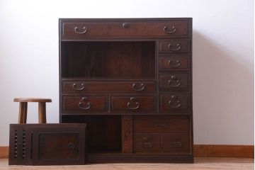 アンティーク家具　古民具・骨董　かくし付き　前面桑材のアンティーク横桟引き戸帳場箪笥