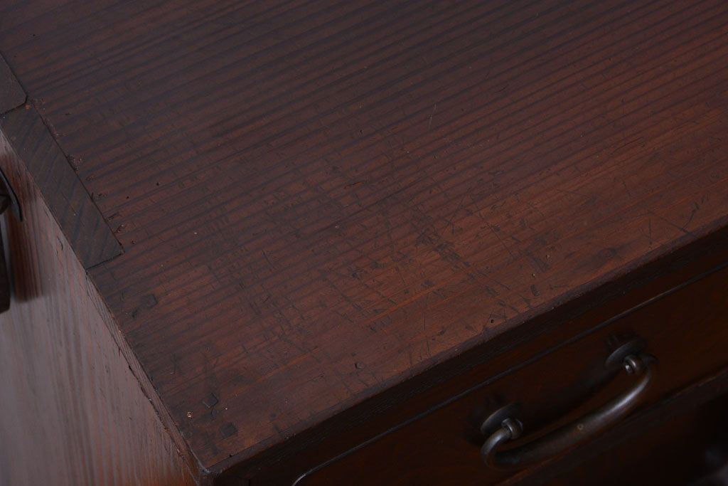 アンティーク家具　古民具・骨董　かくし付き　前面桑材のアンティーク横桟引き戸帳場箪笥