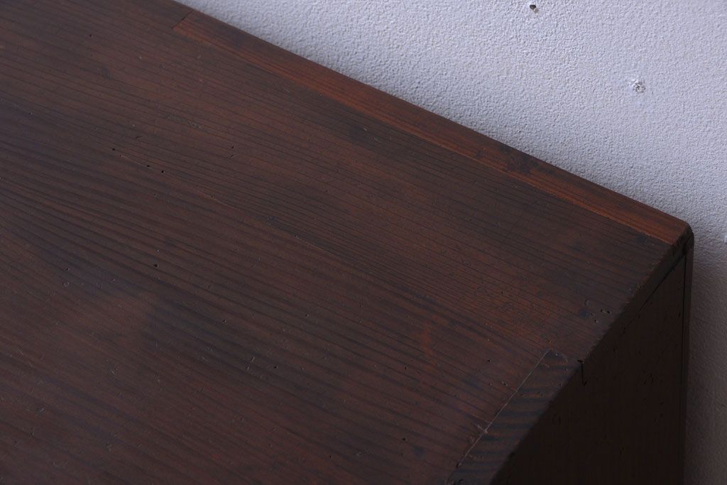 アンティーク家具　古民具・骨董　かくし付き　前面桑材のアンティーク横桟引き戸帳場箪笥