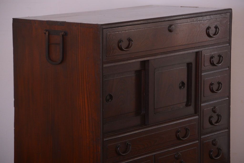 アンティーク家具　古民具・骨董　かくし付き　前面桑材のアンティーク横桟引き戸帳場箪笥