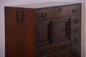 アンティーク家具　古民具・骨董　かくし付き　前面桑材のアンティーク横桟引き戸帳場箪笥