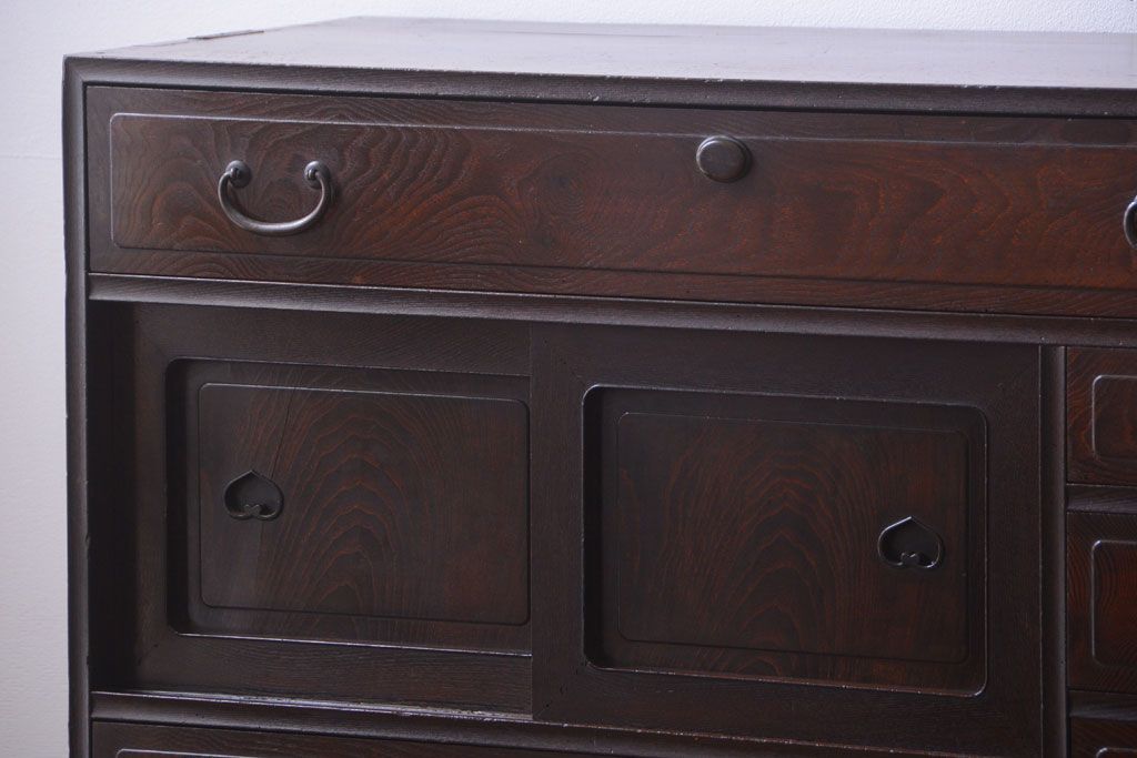 アンティーク家具　古民具・骨董　かくし付き　前面桑材のアンティーク横桟引き戸帳場箪笥