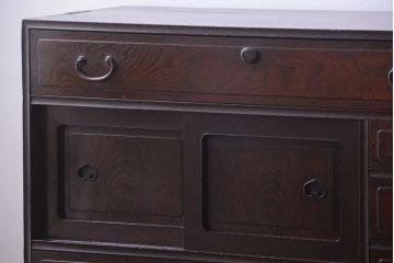 アンティーク家具　古民具・骨董　かくし付き　前面桑材のアンティーク横桟引き戸帳場箪笥