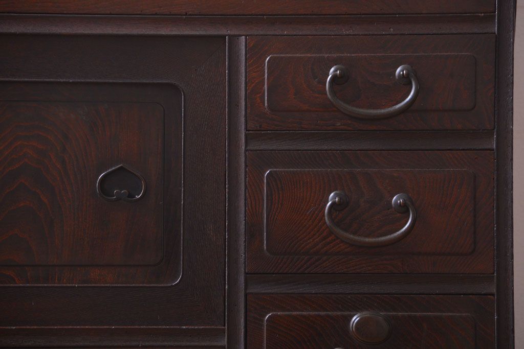 アンティーク家具　古民具・骨董　かくし付き　前面桑材のアンティーク横桟引き戸帳場箪笥