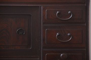 アンティーク家具　古民具・骨董　かくし付き　前面桑材のアンティーク横桟引き戸帳場箪笥