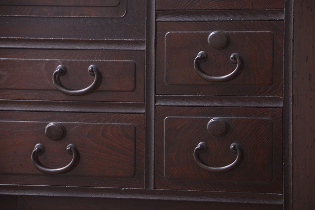 アンティーク家具　古民具・骨董　かくし付き　前面桑材のアンティーク横桟引き戸帳場箪笥