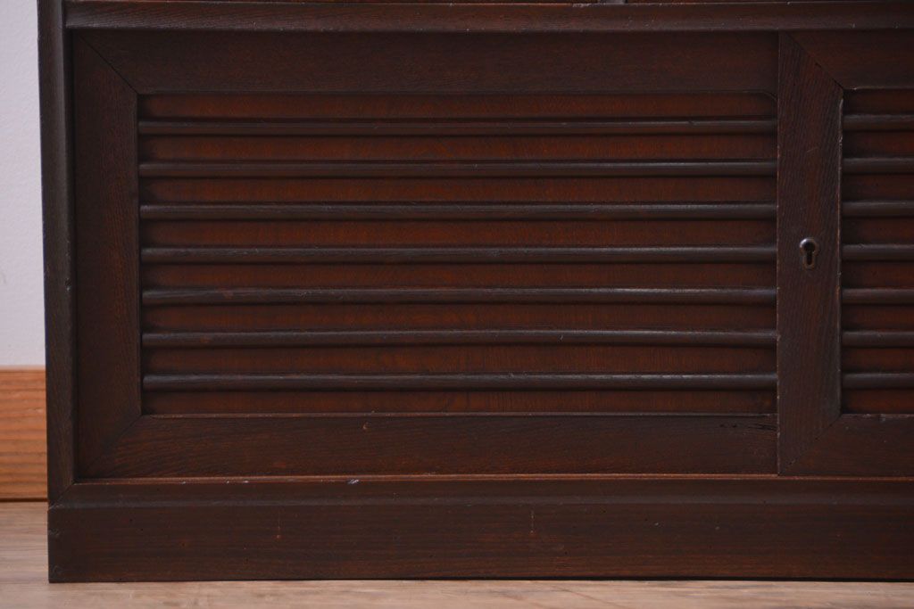 アンティーク家具　古民具・骨董　かくし付き　前面桑材のアンティーク横桟引き戸帳場箪笥
