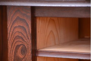 アンティーク家具　古民具・骨董　かくし付き　前面桑材のアンティーク横桟引き戸帳場箪笥