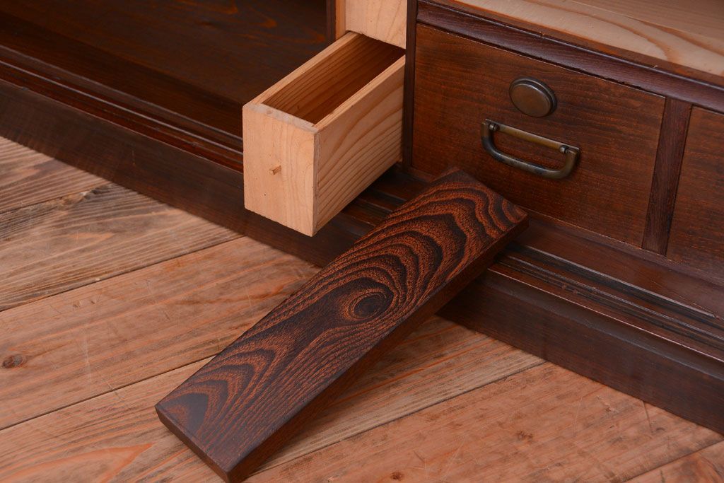 アンティーク家具　古民具・骨董　かくし付き　前面桑材のアンティーク横桟引き戸帳場箪笥