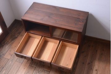 アンティーク家具　アンティーク　気泡ガラス引き戸の鉄脚ローボード