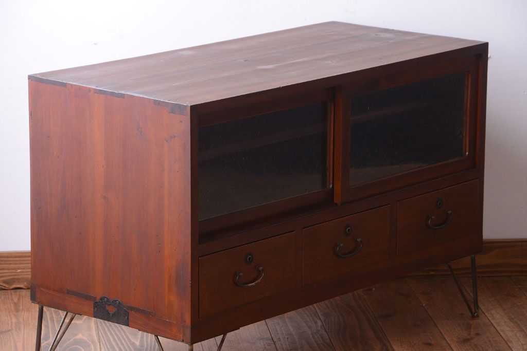 アンティーク家具　アンティーク　気泡ガラス引き戸の鉄脚ローボード