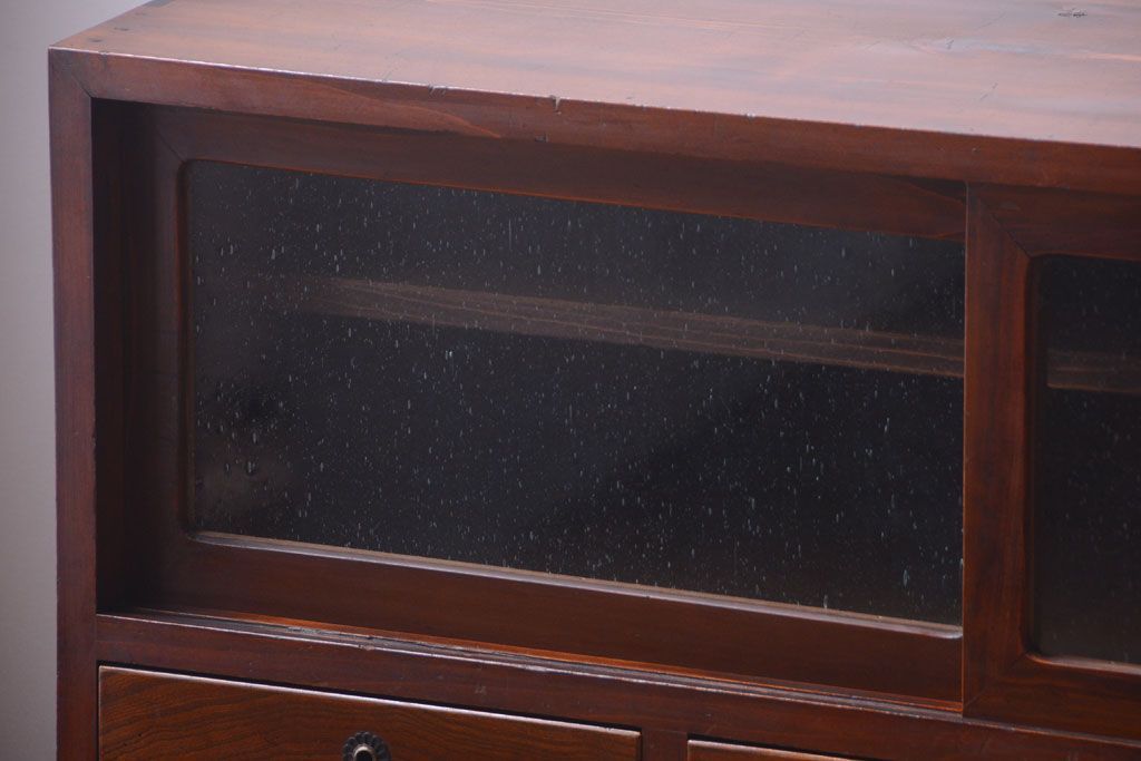 アンティーク家具　アンティーク　気泡ガラス引き戸の鉄脚ローボード