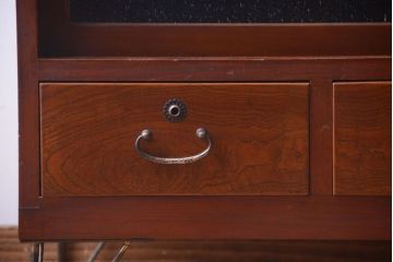 アンティーク家具　アンティーク　気泡ガラス引き戸の鉄脚ローボード