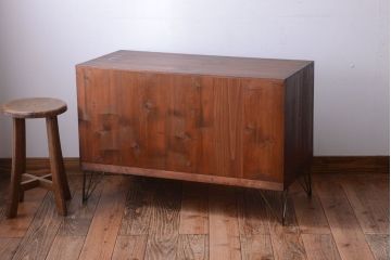 アンティーク家具　アンティーク　気泡ガラス引き戸の鉄脚ローボード