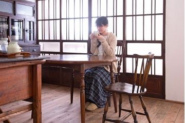 ヴィンテージ家具　和製アンティーク　ビンテージキツツキマーク!上品なラウンドダイニングテーブル
