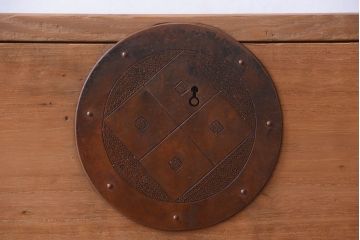 アンティーク家具　古民具・骨董　新潟産　厚手の銅金具が美しい総桐材の高級衣装箪笥(桐箪笥、桐たんす)