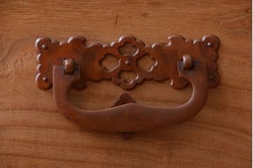 アンティーク家具　古民具・骨董　新潟産　厚手の銅金具が美しい総桐材の高級衣装箪笥(桐箪笥、桐たんす)