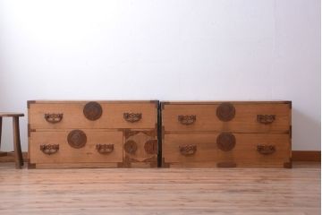 アンティーク家具　古民具・骨董　新潟産　厚手の銅金具が美しい総桐材の高級衣装箪笥(桐箪笥、桐たんす)