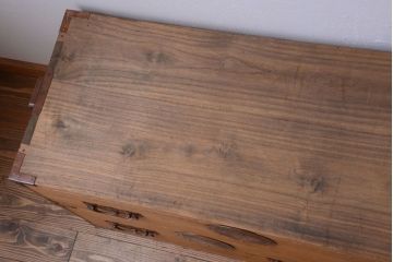 アンティーク家具　古民具・骨董　新潟産　厚手の銅金具が美しい総桐材の高級衣装箪笥(桐箪笥、桐たんす)