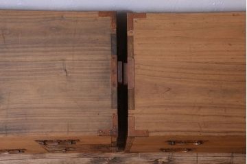 アンティーク家具　古民具・骨董　新潟産　厚手の銅金具が美しい総桐材の高級衣装箪笥(桐箪笥、桐たんす)